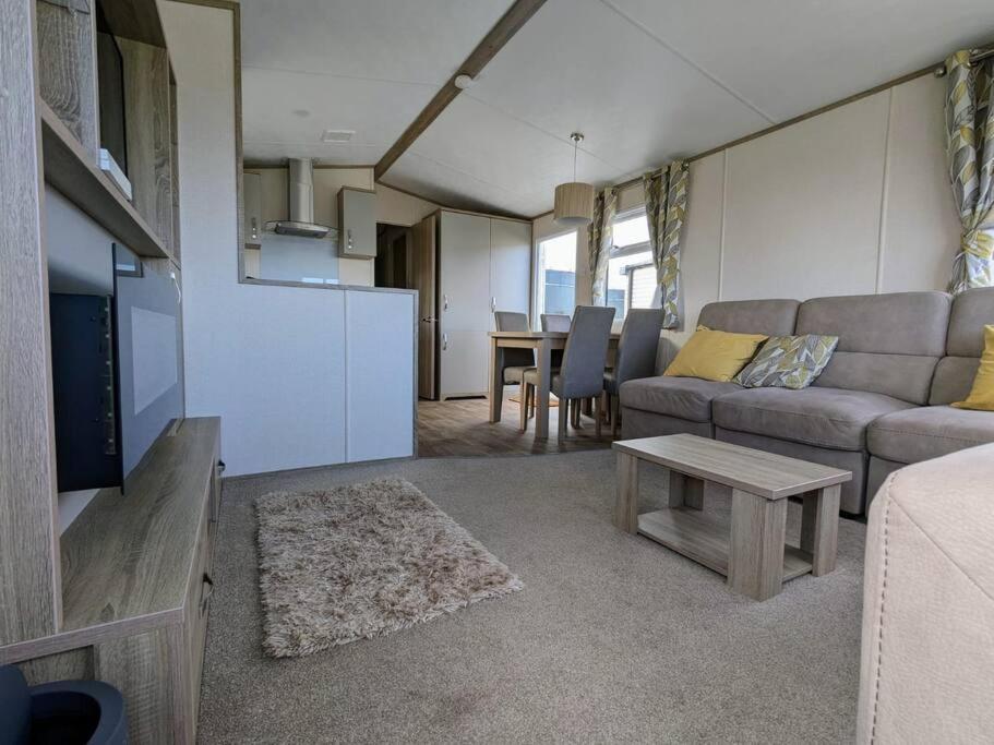 Beautiful Pet Friendly Southerness Caravan With Sea View & Decking Area Mainsriddle Exterior photo