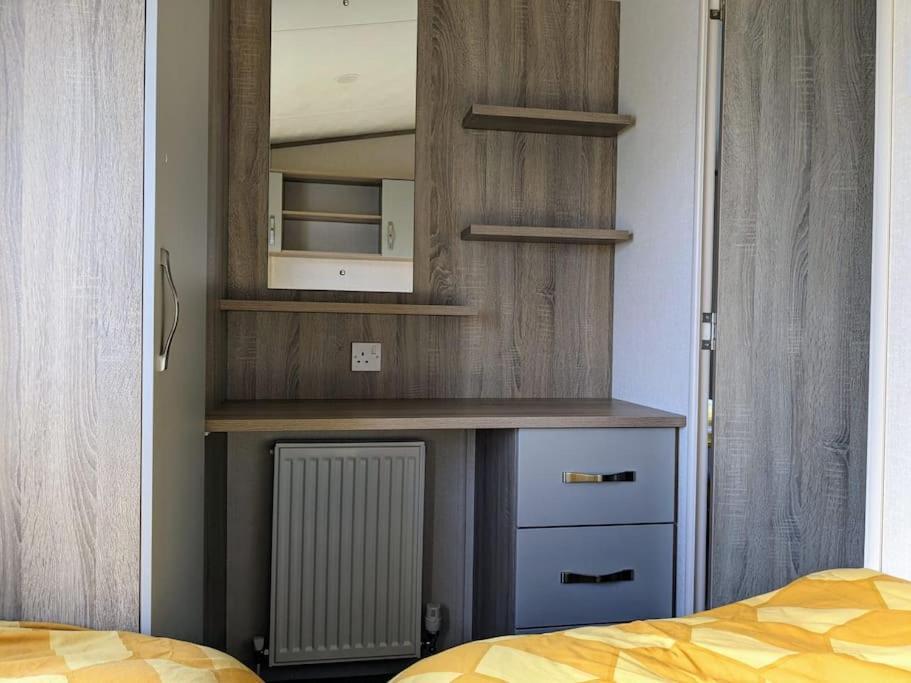 Beautiful Pet Friendly Southerness Caravan With Sea View & Decking Area Mainsriddle Exterior photo
