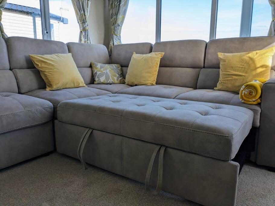 Beautiful Pet Friendly Southerness Caravan With Sea View & Decking Area Mainsriddle Exterior photo