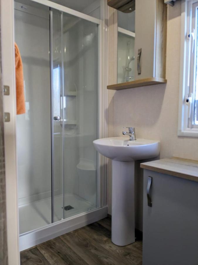 Beautiful Pet Friendly Southerness Caravan With Sea View & Decking Area Mainsriddle Exterior photo