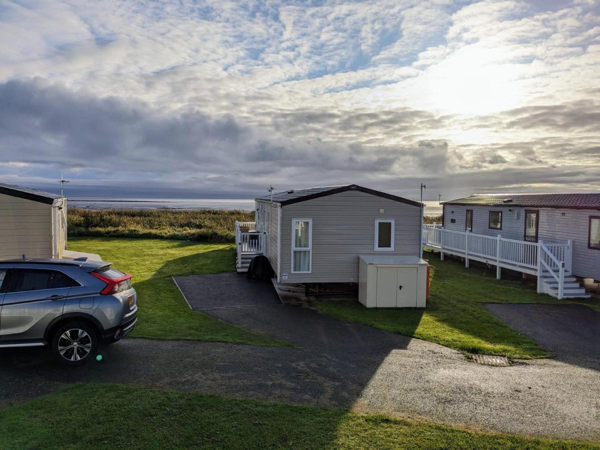 Beautiful Pet Friendly Southerness Caravan With Sea View & Decking Area Mainsriddle Exterior photo
